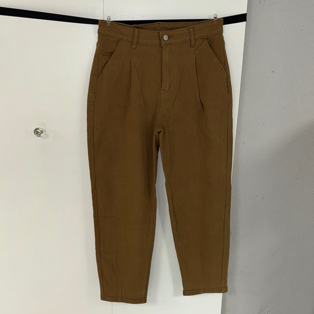 NWOT Brown Duck Women’s Pleated Barrel Leg Jeans